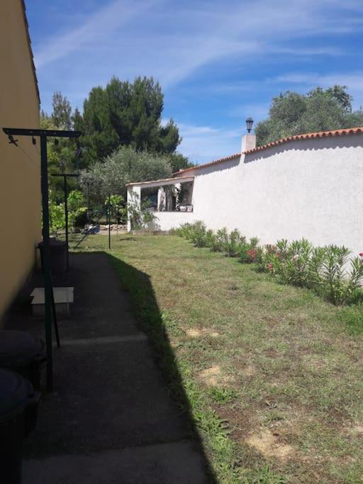 Maison Dans Une Propriete Avec Une Cour Corneilhan Exteriér fotografie
