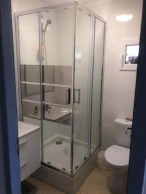Maison Dans Une Propriete Avec Une Cour Corneilhan Exteriér fotografie