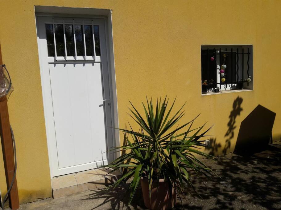 Maison Dans Une Propriete Avec Une Cour Corneilhan Exteriér fotografie